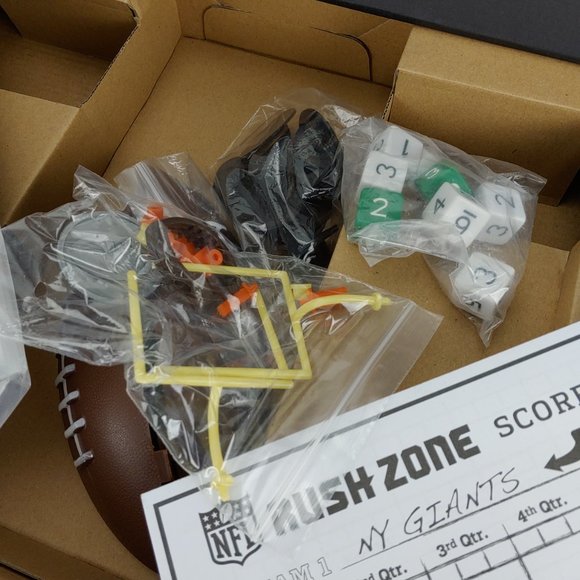 2015 NFL Rush Zone Board Game All 32 Football Teams New Open Box - Picture 9 of 10
